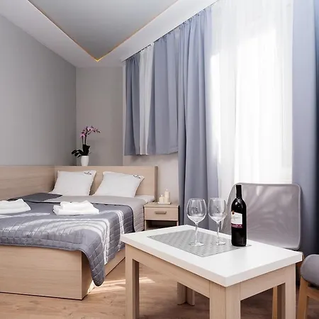 Platinia - Komfortowe Stare Aparthotel 3*